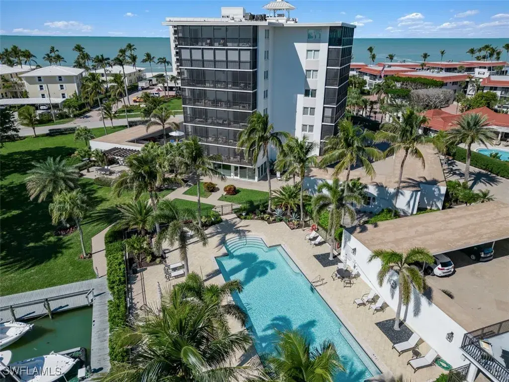 Picture of 2170 Gulf Shore Blvd N 23W, Naples, FL 34102