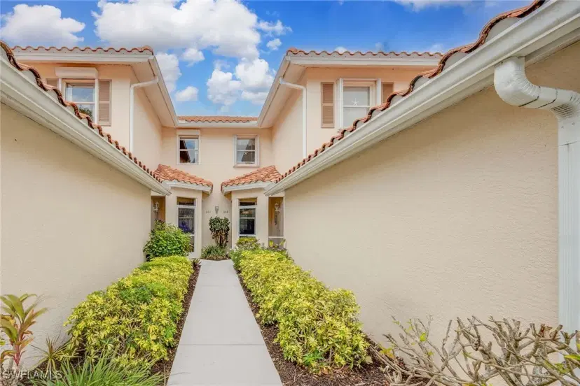 Picture of 385 Robin Hood Cir 102, Naples FL 34104