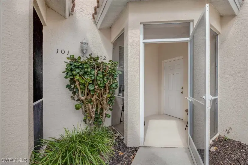 Picture of 385 Robin Hood Cir 102, Naples FL 34104