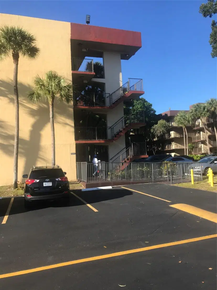 Picture of 3341 NW 47 Terrace 112, Lauderdale Lakes FL 33319