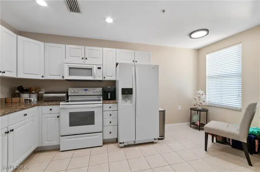 Picture of 12100 Summergate Cir 101, Fort Myers FL 33913