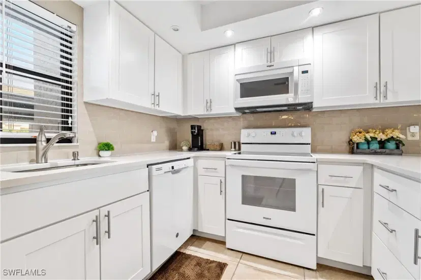 Picture of 808 Cape Coral Pkwy W 106, Cape Coral FL 33914