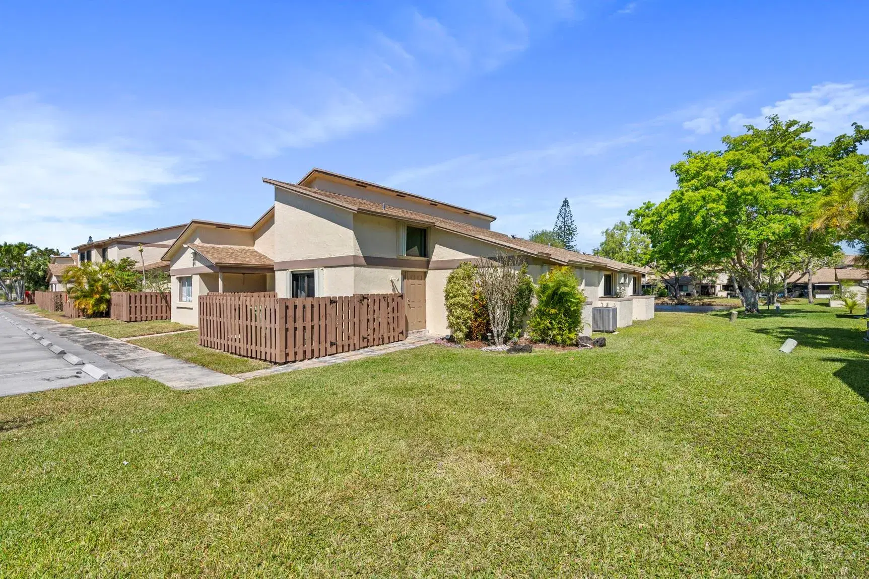 Picture of 10675 NW 29Th Mnr 9, Sunrise, FL 33322