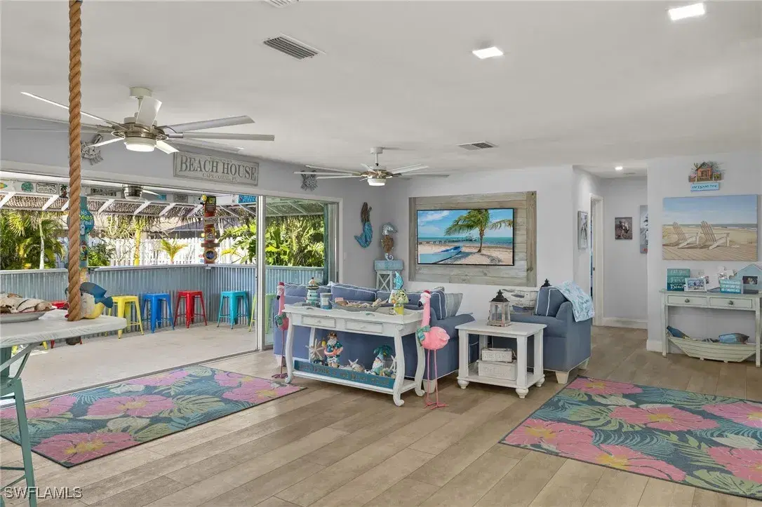 Picture of 607 Monterey Ave, Cape Coral, FL 33904