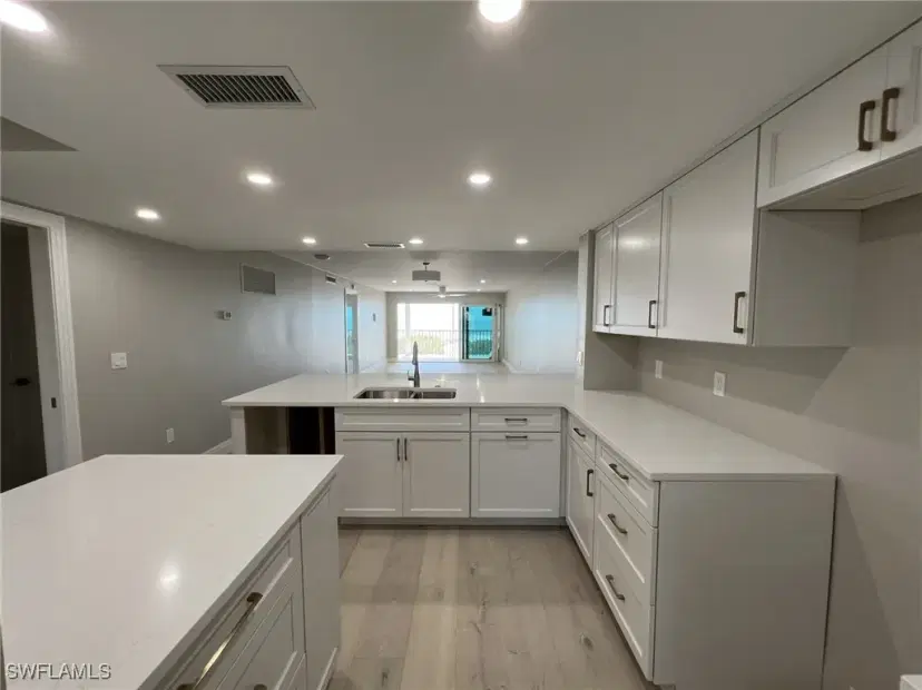 Picture of 3015 W Gulf Dr 102, Sanibel FL 33957
