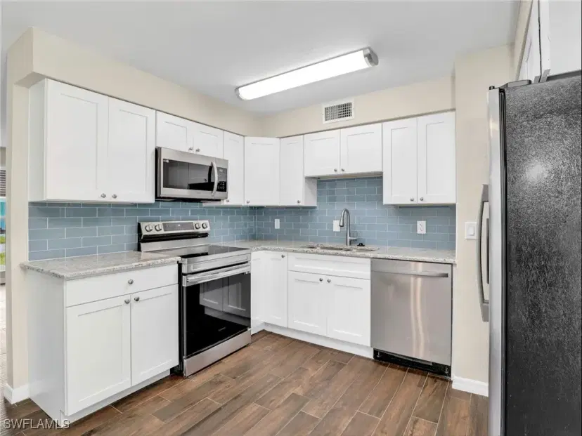 Picture of 3 Knights Bridge Rd A2, Naples FL 34112
