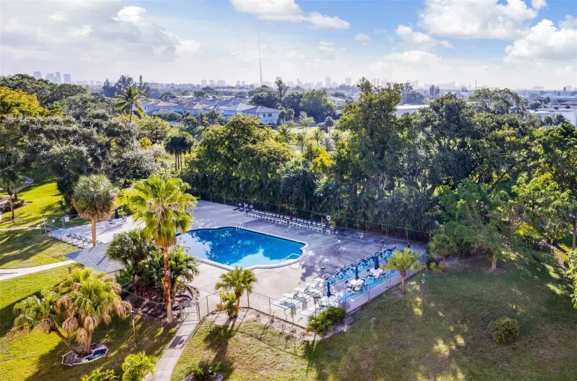 Picture of 4330 Hillcrest Dr 905, Hollywood, FL 33021