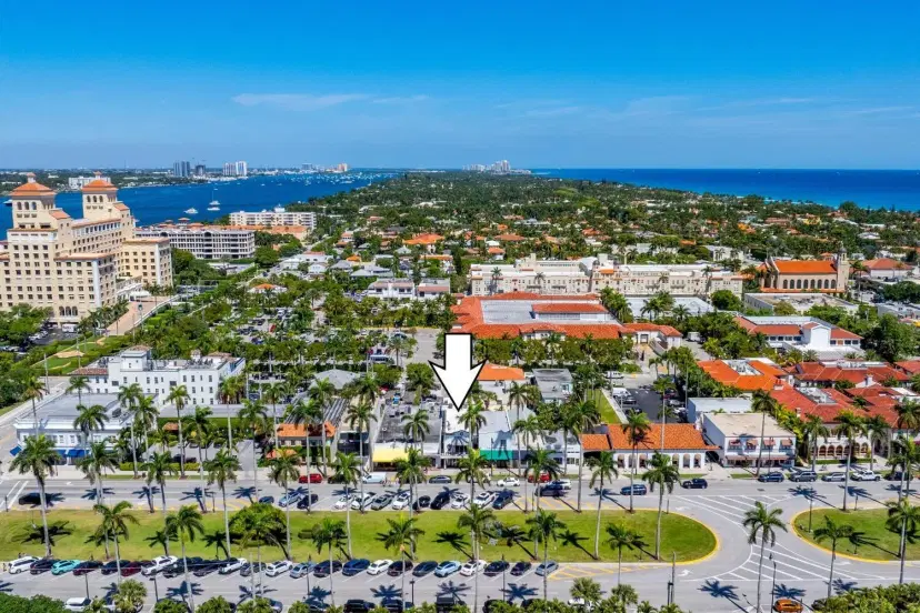 Picture of 255 Royal Poinciana Way, Palm Beach FL 33480