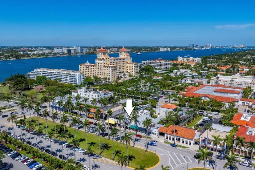 Picture of 255 Royal Poinciana Way, Palm Beach FL 33480