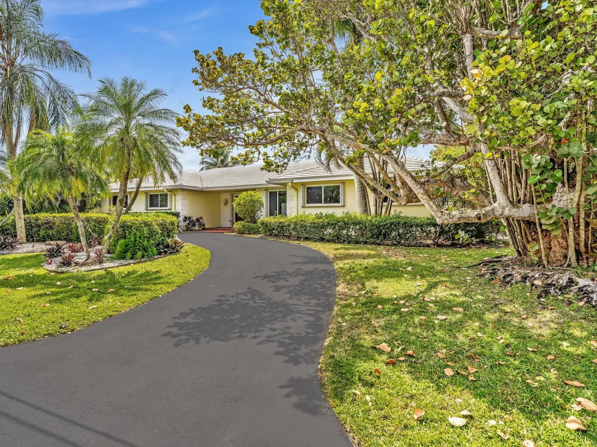 Picture of 781 W Tropical Way, Plantation, FL 33317