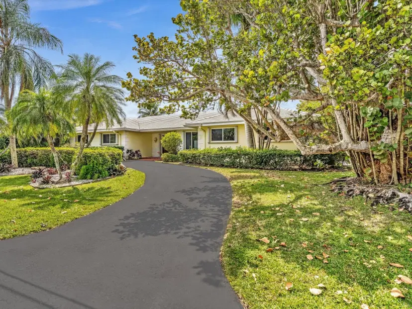 Picture of 781 W Tropical Way, Plantation FL 33317
