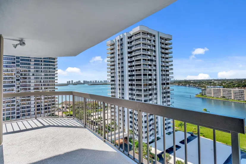 Picture of 108 Lakeshore Drive 1441, North Palm Beach FL 33408
