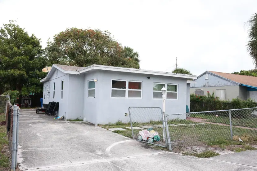 Picture of 840 W 1St Street, Riviera Beach FL 33404