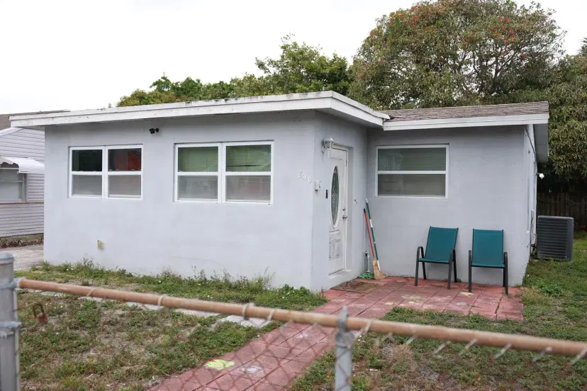 Picture of 840 W 1St Street, Riviera Beach FL 33404