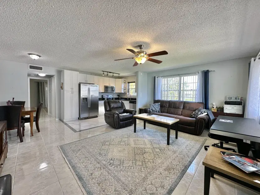 Picture of 412 Chatham T, West Palm Beach FL 33417