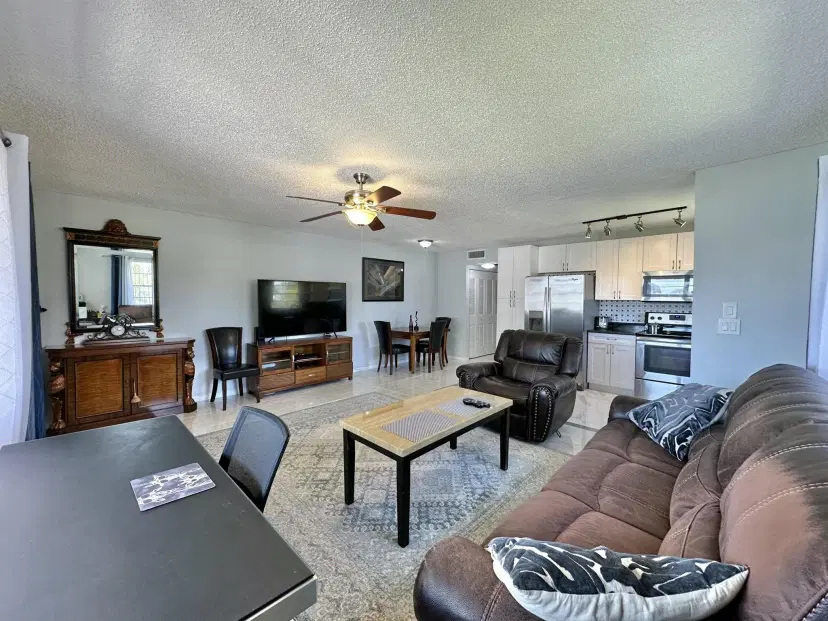 Picture of 412 Chatham T, West Palm Beach FL 33417