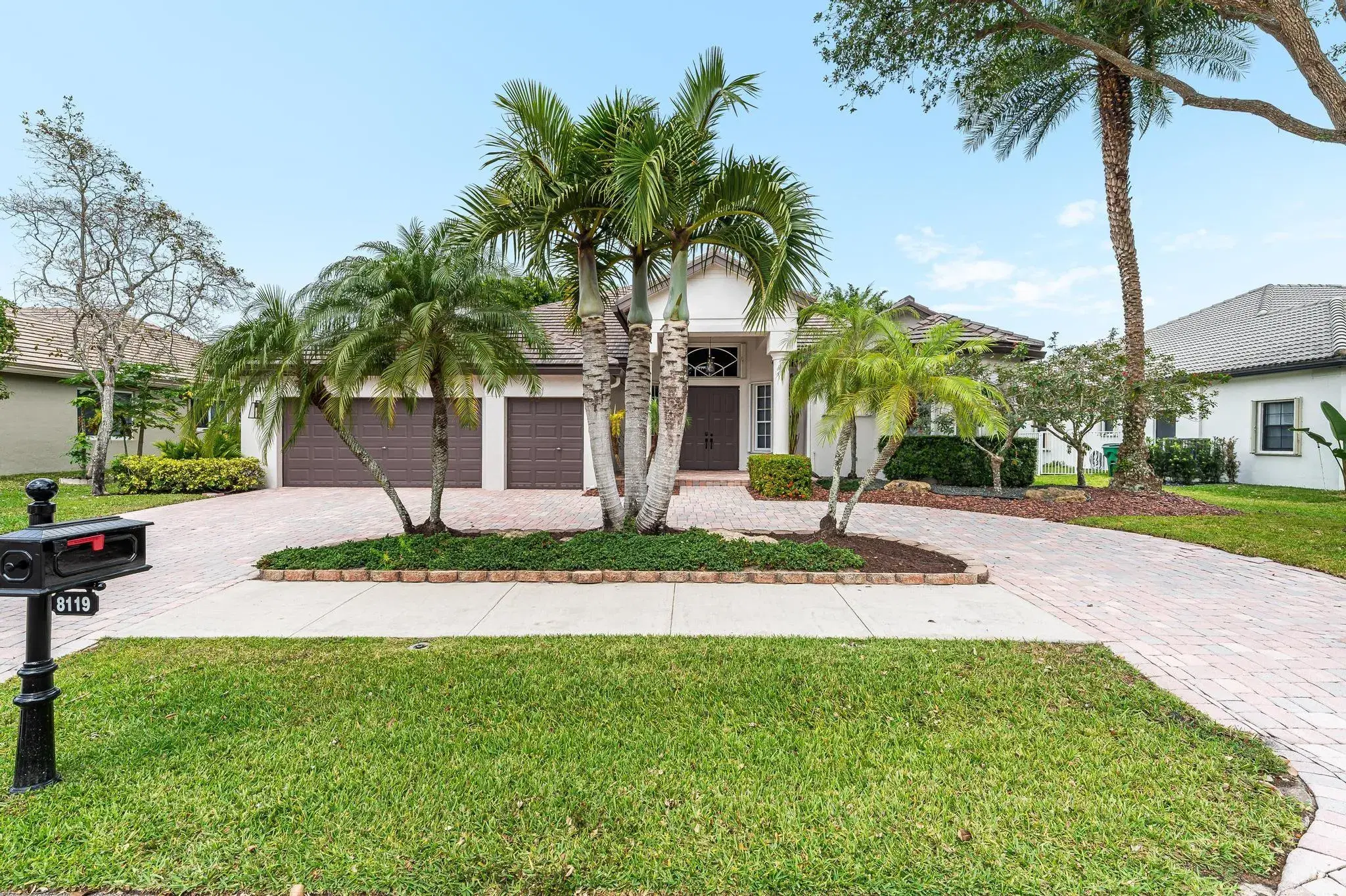 Picture of 8119 S Savannah Cir, Davie, FL 33328