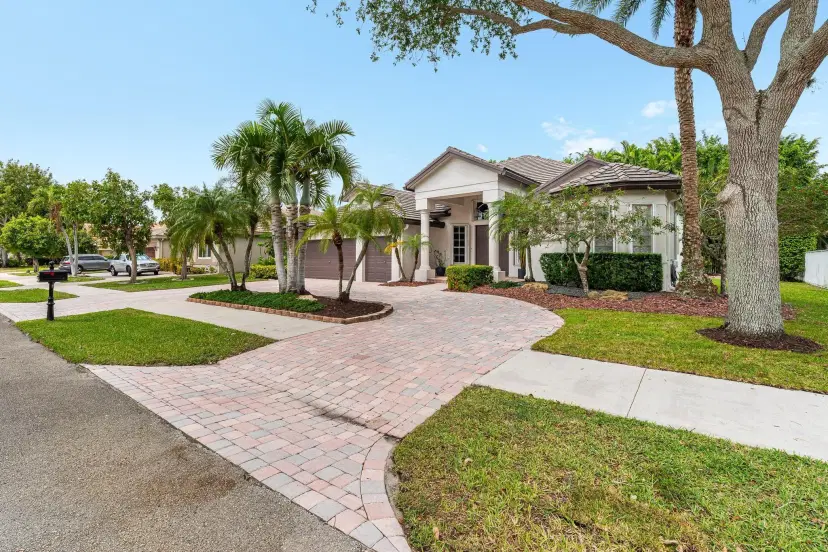 Picture of 8119 S Savannah Cir, Davie FL 33328