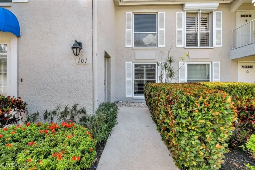 Picture of 893 Gulf Pavilion Dr 101, Naples FL 34108