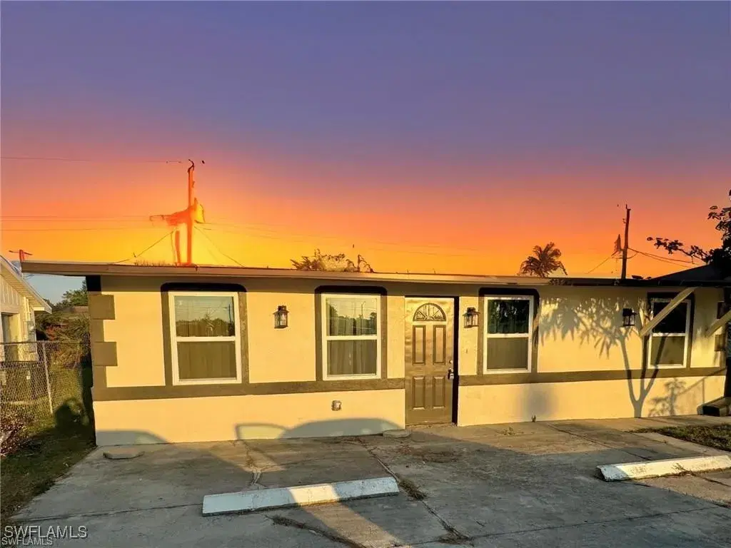 Picture of 2125 Davis Ct, Fort Myers, FL 33916