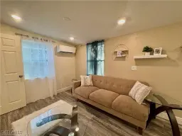 Picture of 2125 Davis Ct, Fort Myers, FL 33916