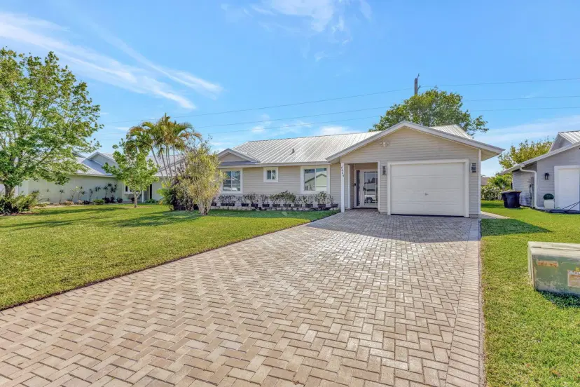 Picture of 6664 SE Silverbell Avenue, Stuart FL 34997