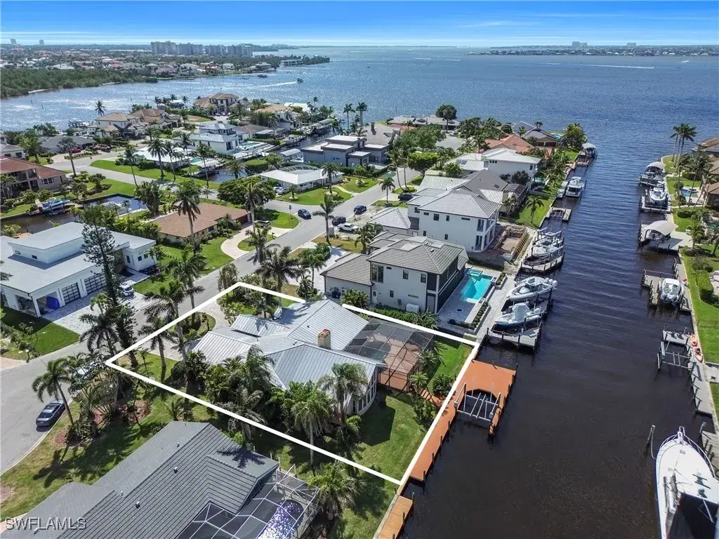 Picture of 813 Cape View Dr, Fort Myers, FL 33919
