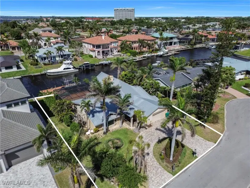 Picture of 813 Cape View Dr, Fort Myers FL 33919