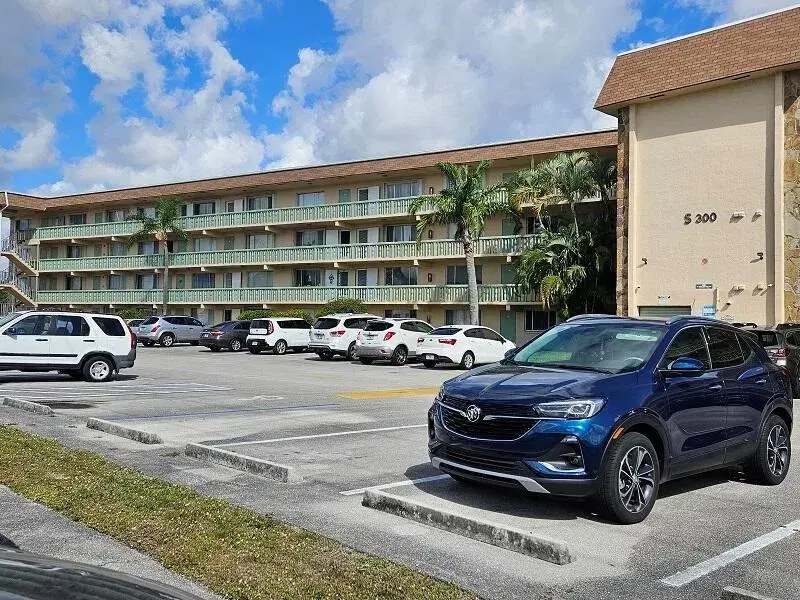 Picture of 300 Village Green Circle S 406, Palm Springs FL 33461