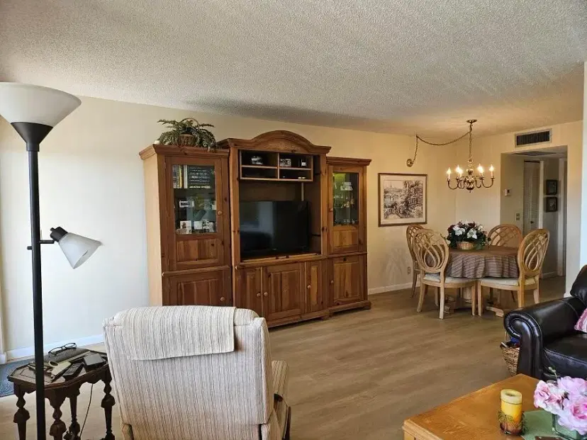Picture of 300 Village Green Circle S 406, Palm Springs FL 33461