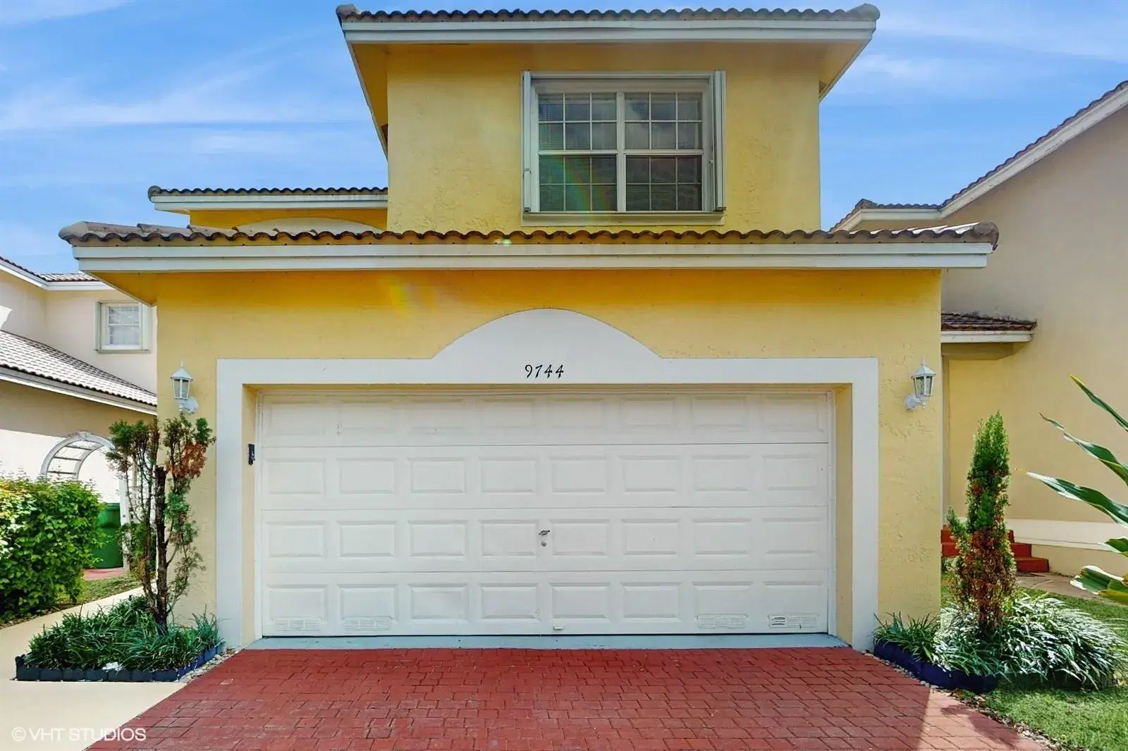 Picture of 9744 NW 1St Mnr, Coral Springs, FL 33071