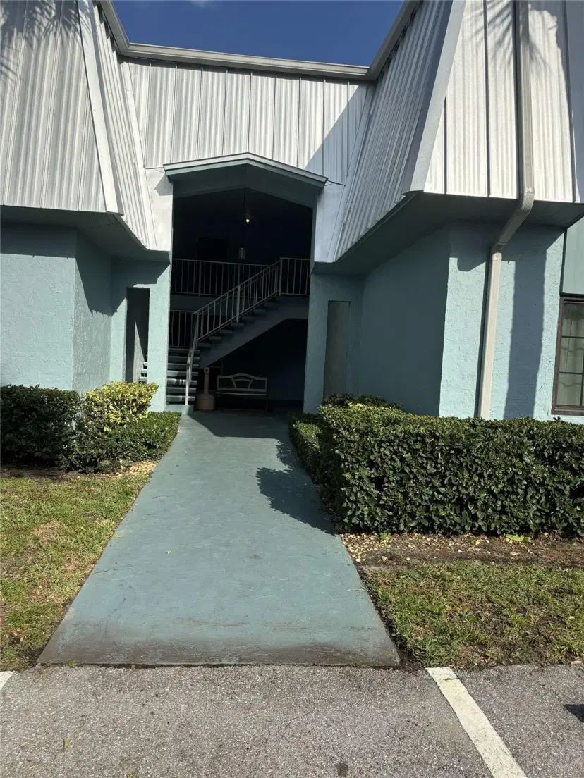 Picture of 950 S Kanner Highway B1, Stuart FL 34994