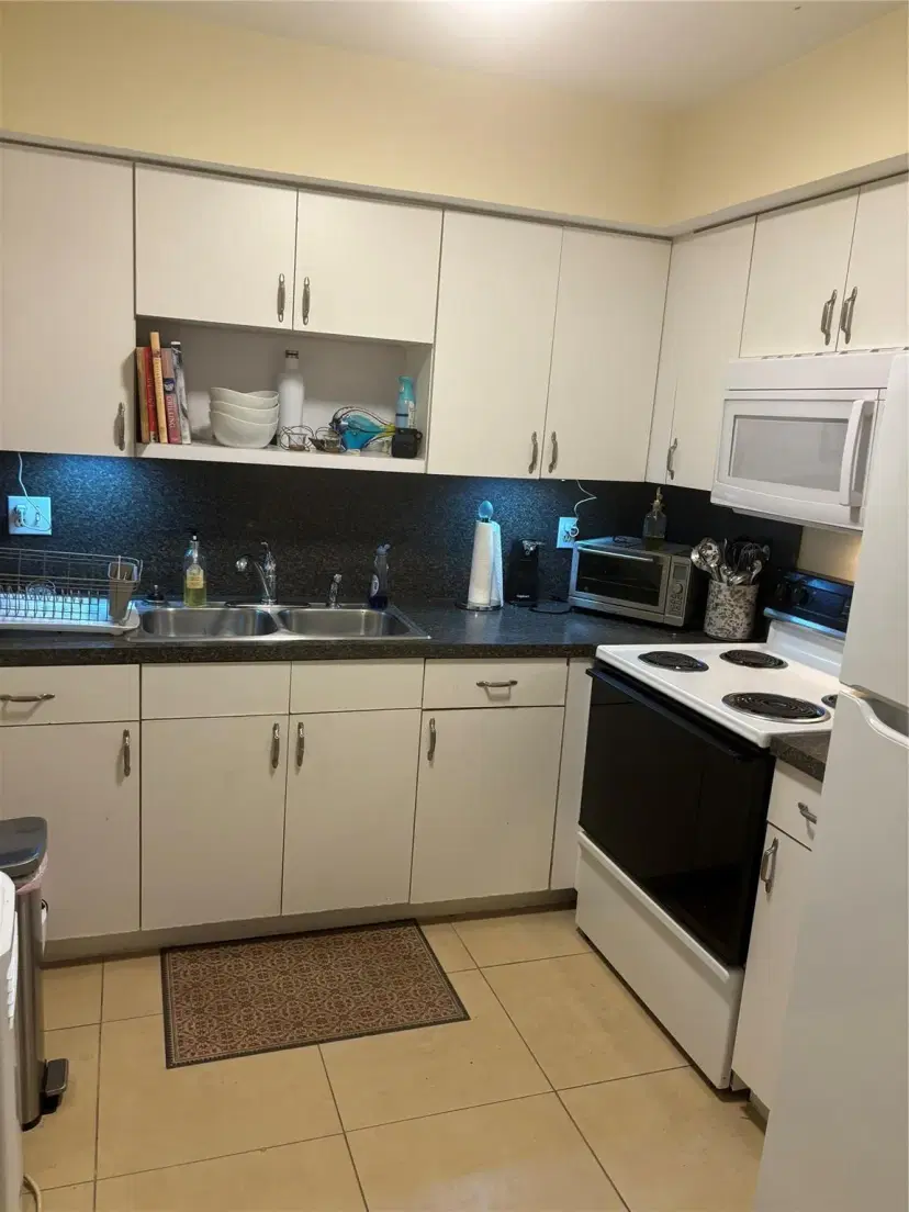 Picture of 950 S Kanner Highway B1, Stuart FL 34994