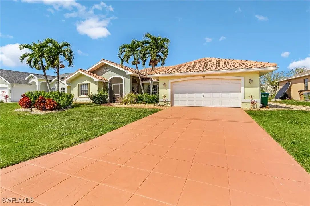 Picture of 1309 SE 10Th Ter, Cape Coral, FL 33990