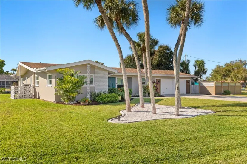 Picture of 1736 Castaway St, North Fort Myers FL 33917