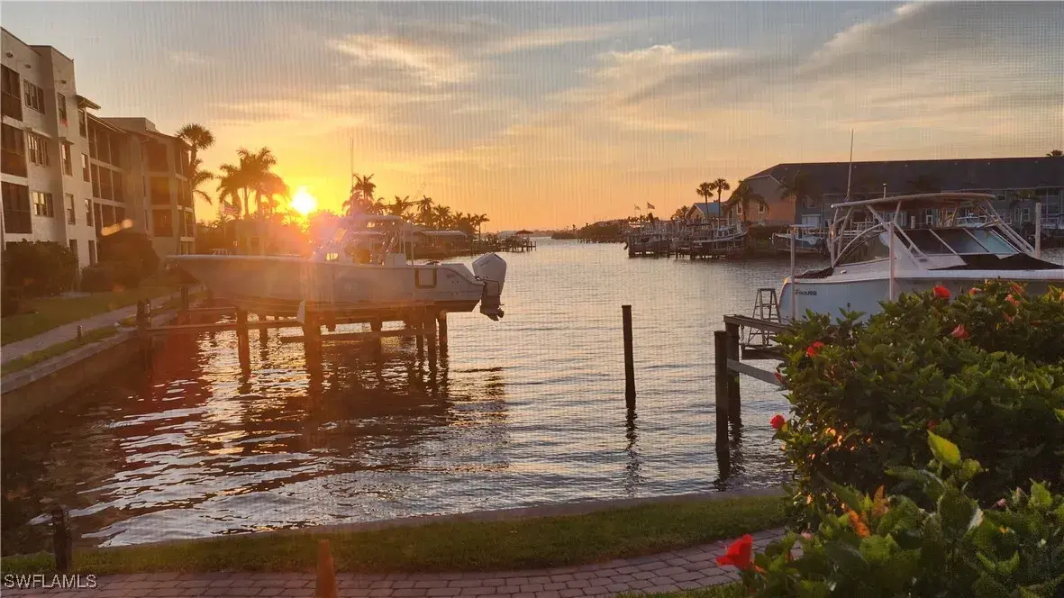 Picture of 4703 SE 17Th Pl 105, Cape Coral, FL 33904