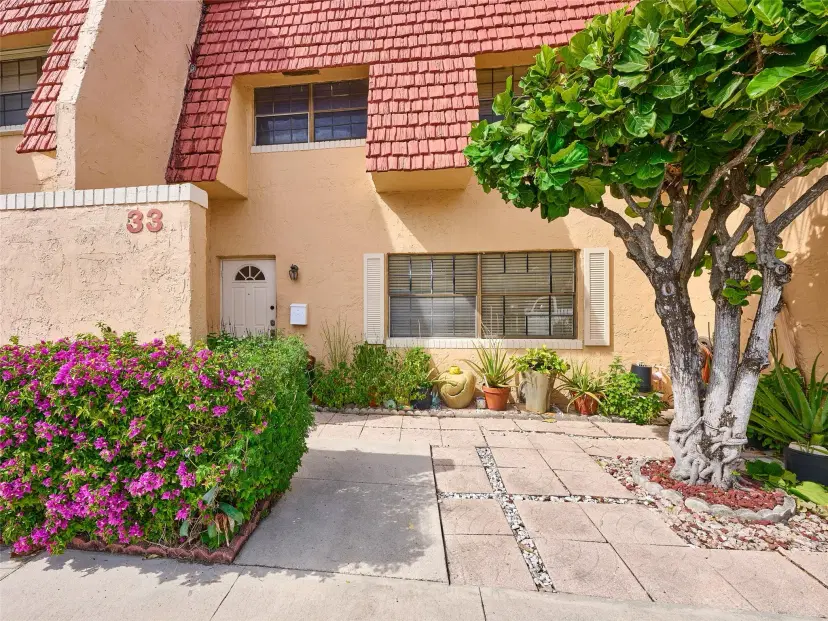 Picture of 33 Spinning Wheel Lane 33, Tamarac FL 33319