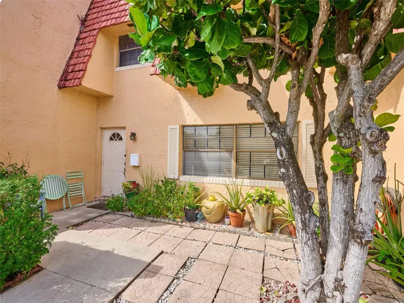 Picture of 33 Spinning Wheel Lane 33, Tamarac FL 33319
