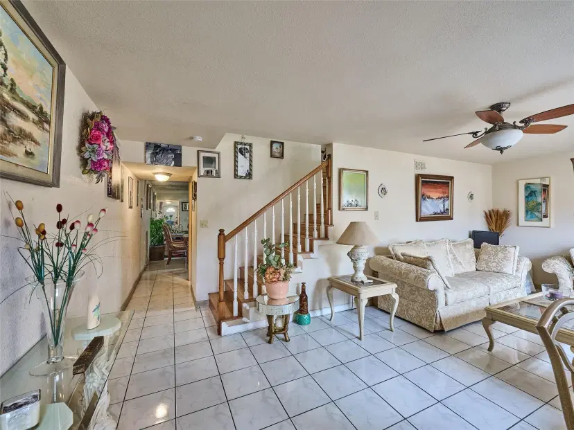Picture of 33 Spinning Wheel Lane 33, Tamarac FL 33319
