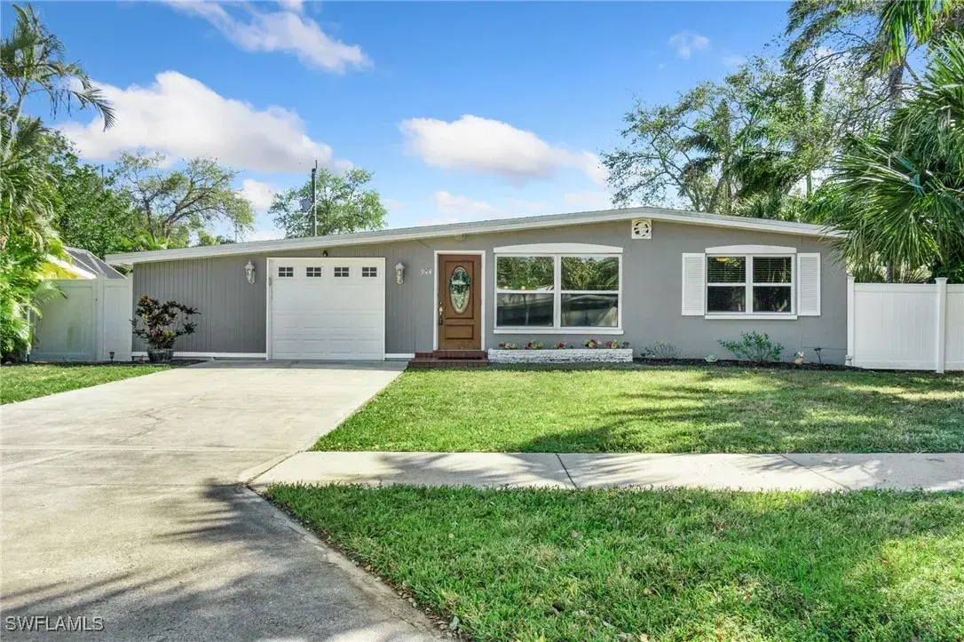 Picture of 944 22Nd Ave N, Naples, FL 34103