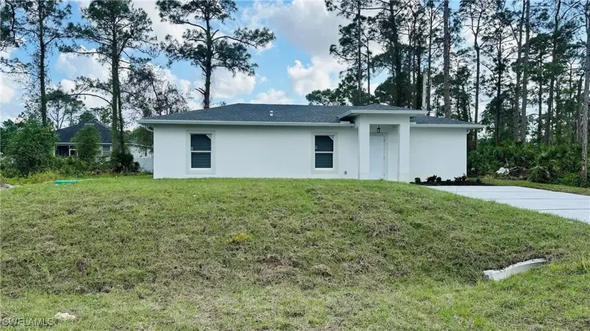 Picture of 840 Clow St E, Lehigh Acres FL 33974