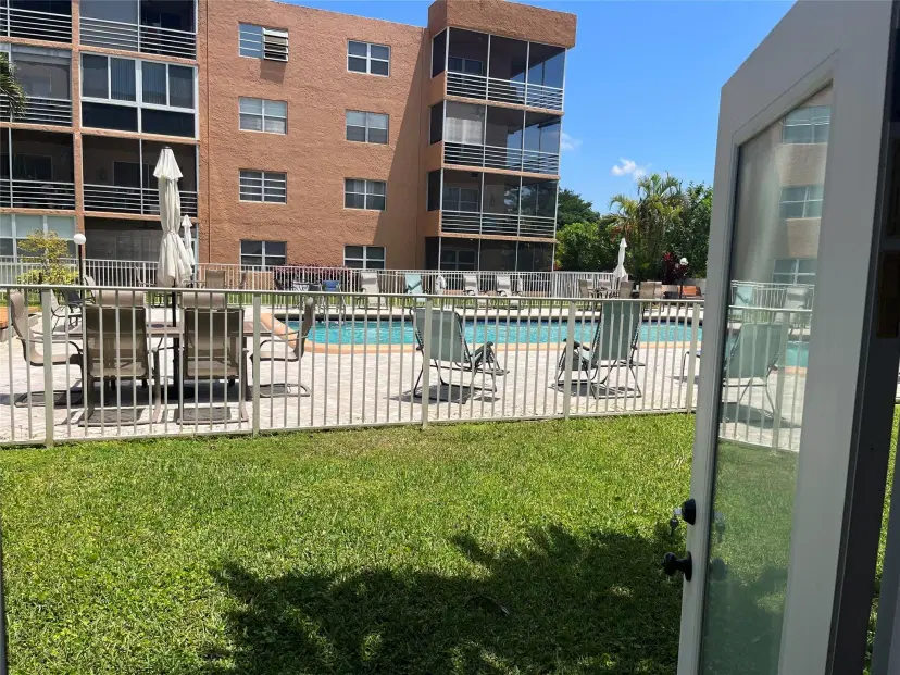 Picture of 3048 E Sunrise Lakes Dr 120, Sunrise FL 33322