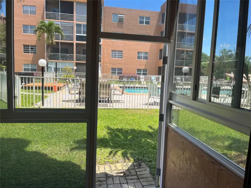 Picture of 3048 E Sunrise Lakes Dr 120, Sunrise FL 33322