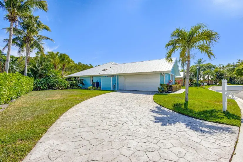 Picture of 10570 SE Jupiter Narrows Drive, Hobe Sound FL 33455