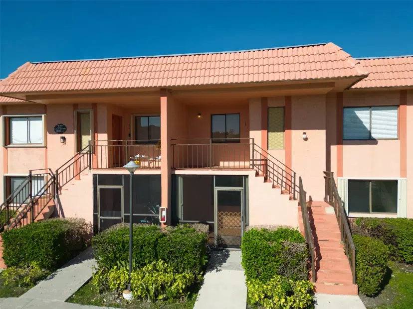 Picture of 227 Lakeview Dr 105, Weston FL 33326