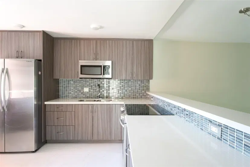 Picture of 227 Lakeview Dr 105, Weston FL 33326