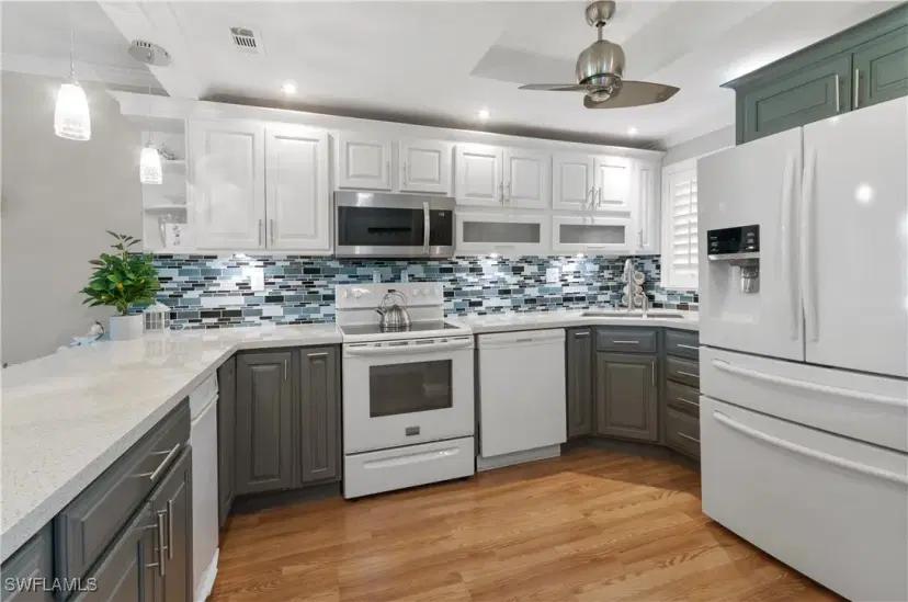 Picture of 17 High Point Cir N 206, Naples FL 34103