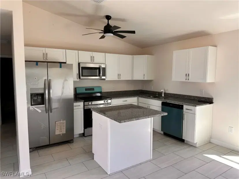 Picture of 626 SE 1St Ter, Cape Coral FL 33990