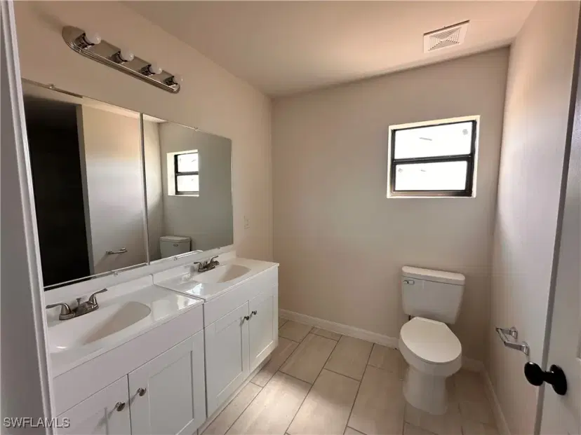 Picture of 626 SE 1St Ter, Cape Coral FL 33990
