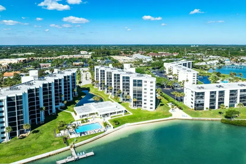 Picture of 19800 Sandpointe Bay Drive 305, Jupiter FL 33469
